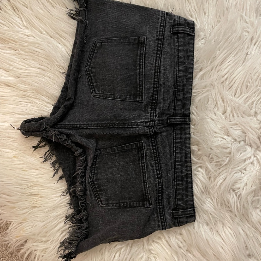 Australian brand shorts - Size 16 in Australia but fits a size 10 in US sizes.